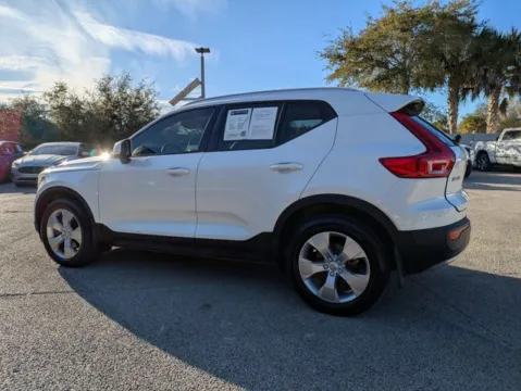 More photos of 2021 Volvo XC40 Momentum at Auto Gallery Jacksonville, FL