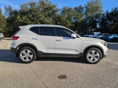 Photos of 2021 Volvo XC40 Momentum for sale in Jacksonville, FL at Auto Gallery Jacksonville
