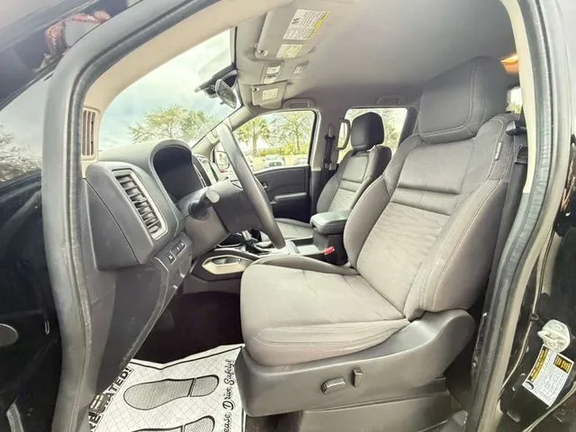 2022 Nissan Frontier SV - Photo 18
