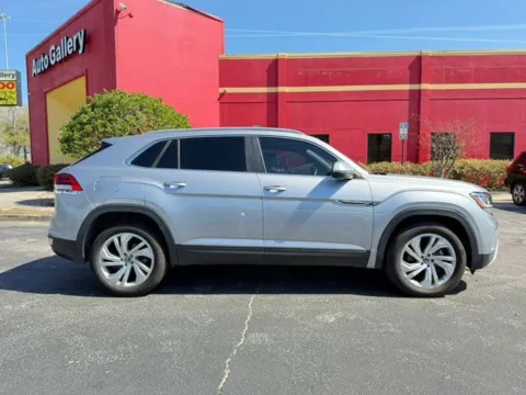 More photos of 2020 Volkswagen Atlas Cross Sport 3.6L V6 SEL at Auto Gallery Jacksonville, FL