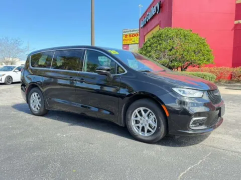 Black 2025 Chrysler Pacifica Select for sale in Jacksonville, FL