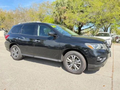 Black 2020 Nissan Pathfinder SL for sale in Jacksonville, FL