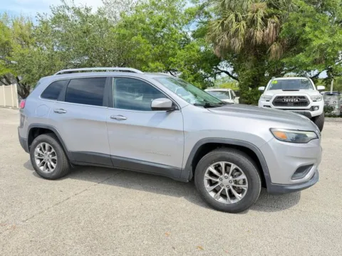 Silver 2019 Jeep Cherokee Latitude Plus for sale in Jacksonville, FL
