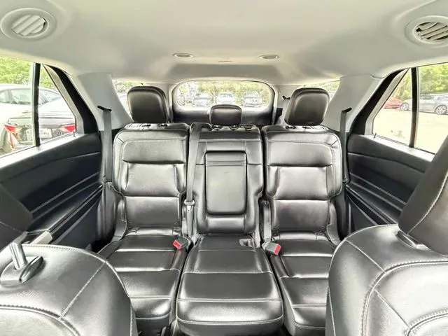 Ford Explorer photo 28