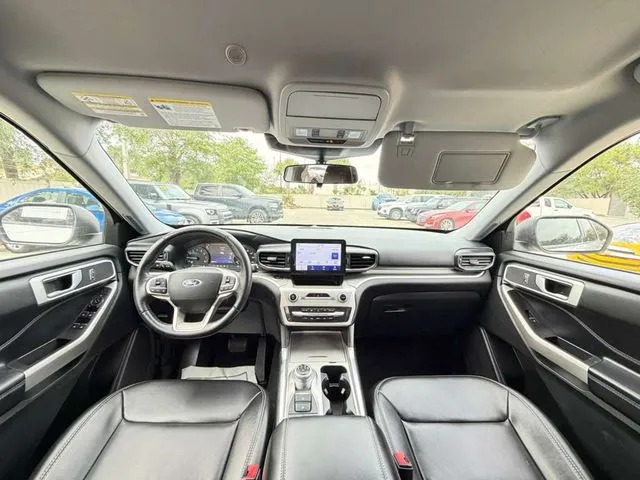 Ford Explorer photo 16
