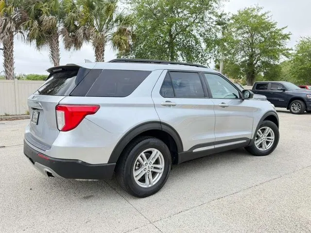 Ford Explorer photo 7