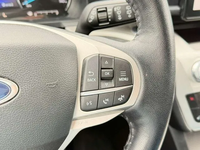 Ford Explorer photo 14