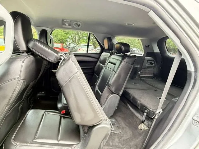 Ford Explorer photo 31