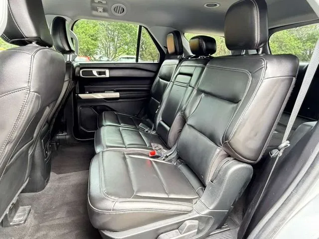 Ford Explorer photo 30