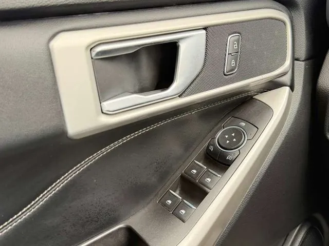 Ford Explorer photo 27
