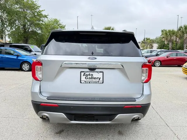 Ford Explorer photo 8
