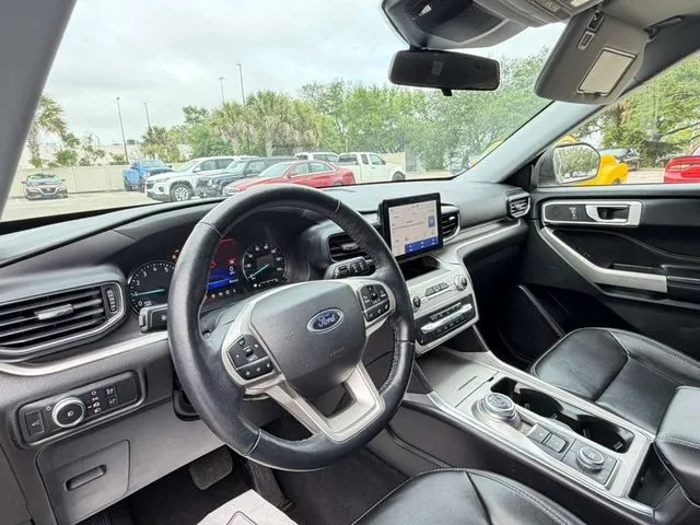 Ford Explorer photo 18