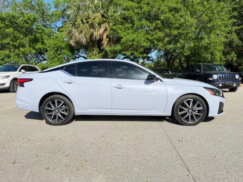 More photos of 2023 Nissan Altima 2.5 SR at Auto Gallery Jacksonville, FL