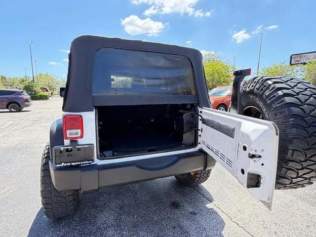 Jeep Wrangler photo 9