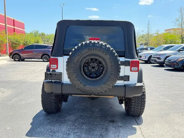Jeep Wrangler photo 8