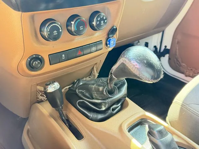 Jeep Wrangler photo 18