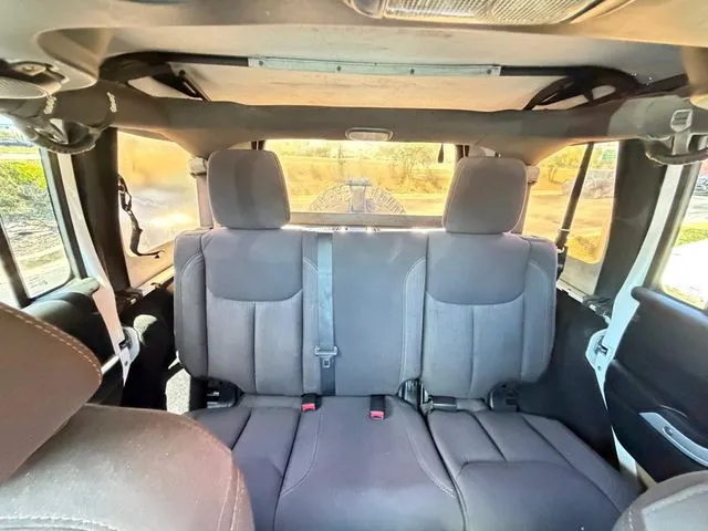 Jeep Wrangler photo 20