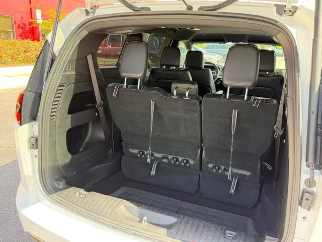 Chrysler Pacifica photo 9