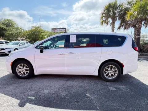 More photos of 2025 Chrysler Pacifica Select at Auto Gallery Jacksonville, FL