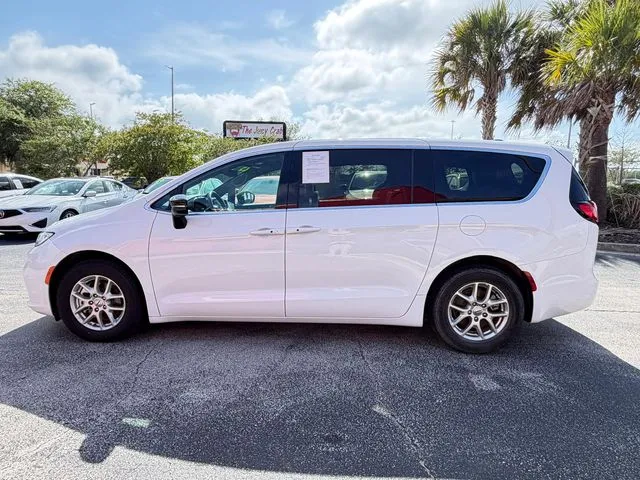 Chrysler Pacifica photo 5