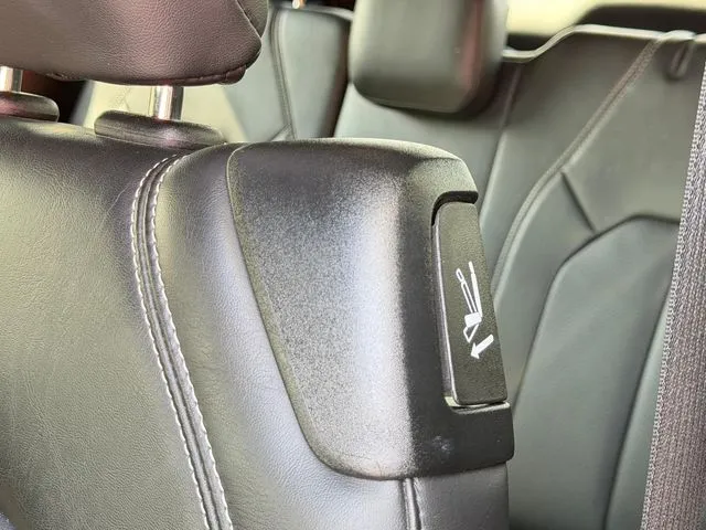 Chrysler Pacifica photo 39