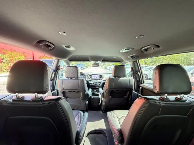 Chrysler Pacifica photo 42