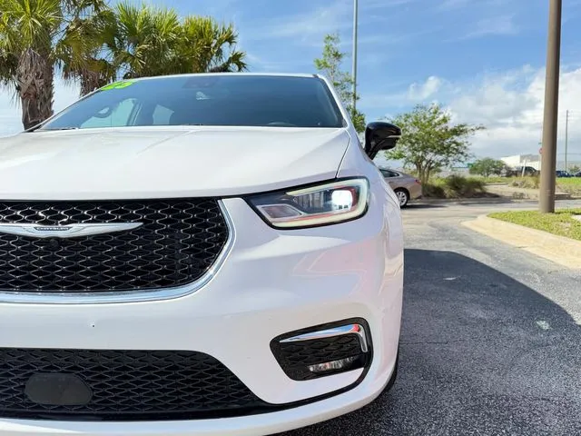 Chrysler Pacifica photo 45