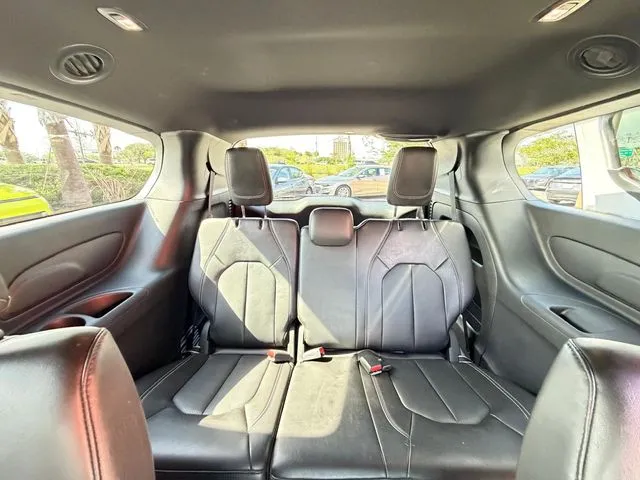 Chrysler Pacifica photo 34