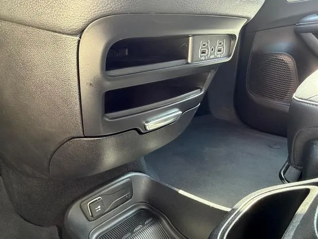 Chrysler Pacifica photo 27
