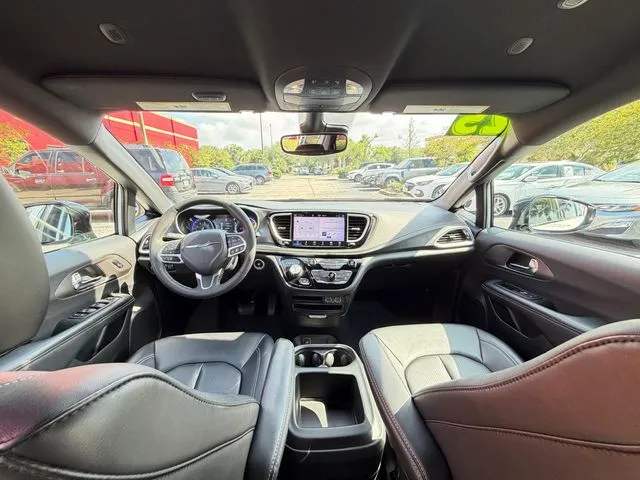 Chrysler Pacifica photo 19