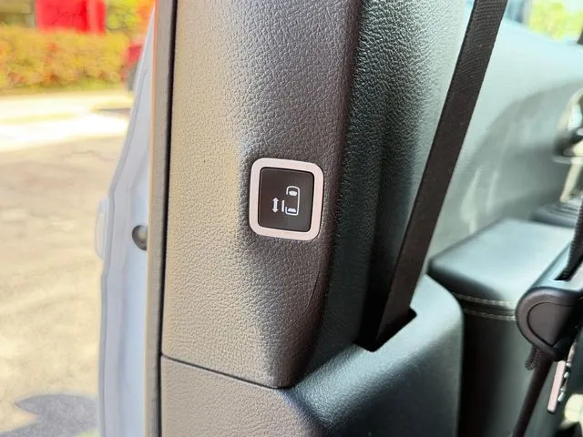 Chrysler Pacifica photo 37