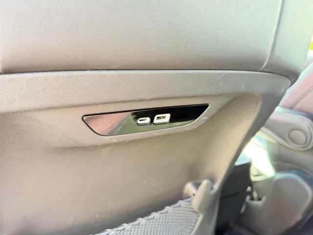 Chrysler Pacifica photo 36