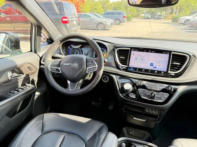 Chrysler Pacifica photo 21