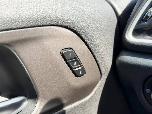 Chrysler Pacifica photo 17