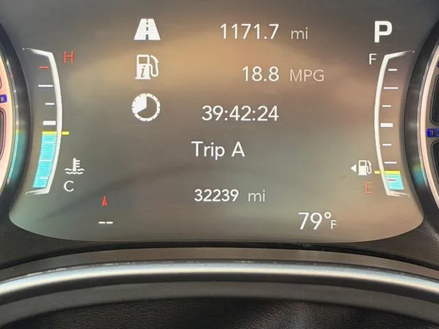 Chrysler Pacifica photo 11
