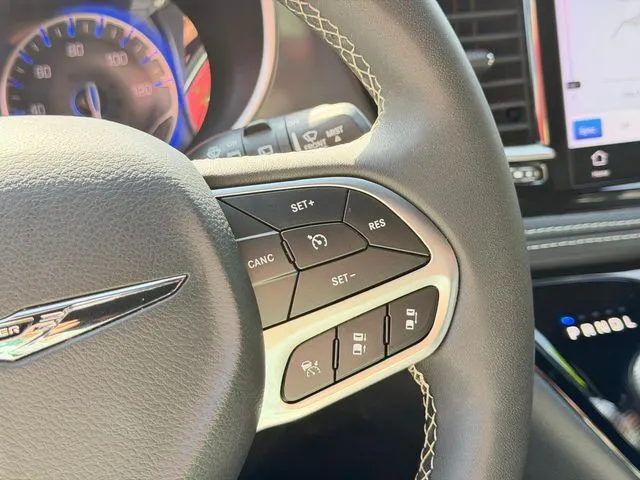 Chrysler Pacifica photo 14