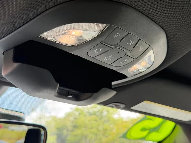 Chrysler Pacifica photo 25