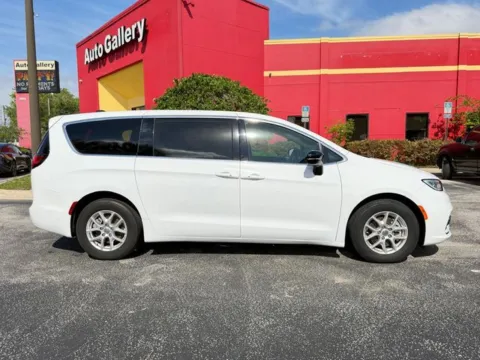 More photos of 2025 Chrysler Pacifica Select at Auto Gallery Jacksonville, FL