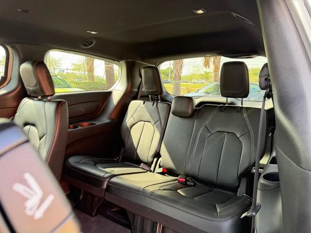 Chrysler Pacifica photo 40