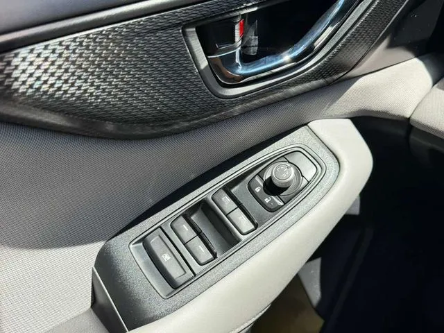 Subaru Legacy photo 24