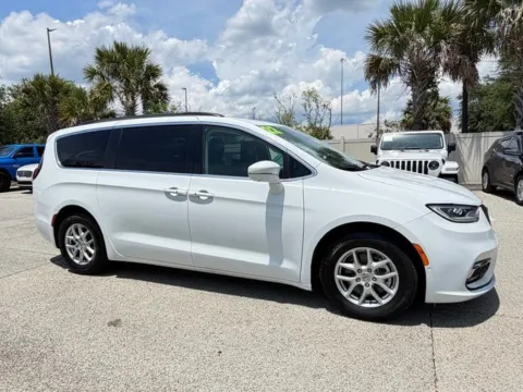 White 2022 Chrysler Pacifica Touring L for sale in Jacksonville, FL