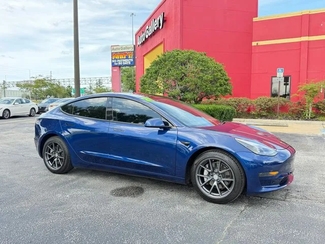 2021 Tesla Model 3 Standard Range Plus's photo
