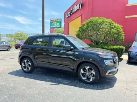 Black 2022 Hyundai Venue SEL for sale in Jacksonville, FL