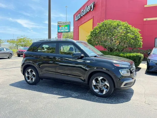Black 2022 Hyundai Venue SEL for sale in Jacksonville, FL