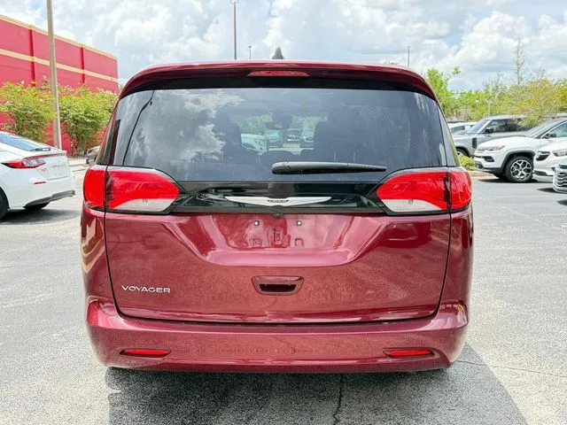 Chrysler Voyager photo 8