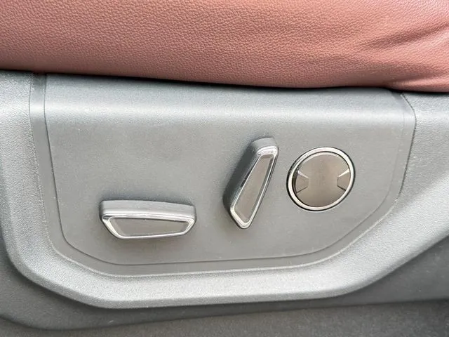 Ford Expedition MAX photo 23