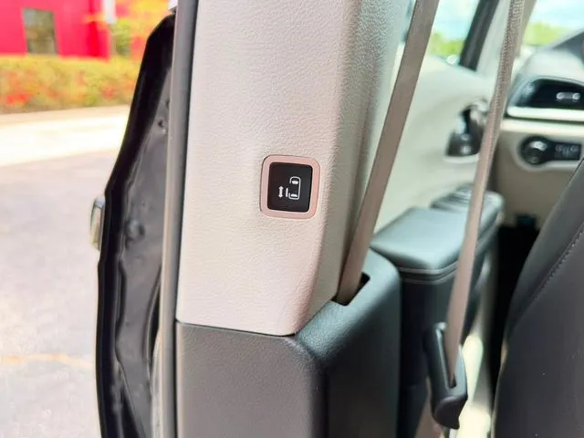 Chrysler Pacifica photo 36