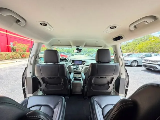Chrysler Pacifica photo 30