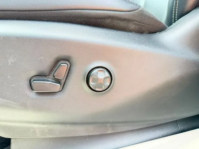 Chrysler Pacifica photo 21