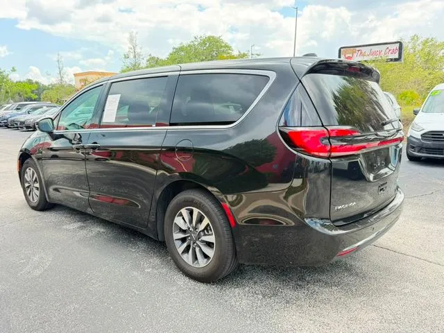 Chrysler Pacifica photo 7